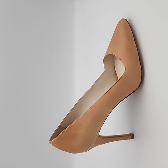 ALICE + OLIVIA Tan Pumps with Whipstitched Detail Self-covered Heels - Picture 5 of 7